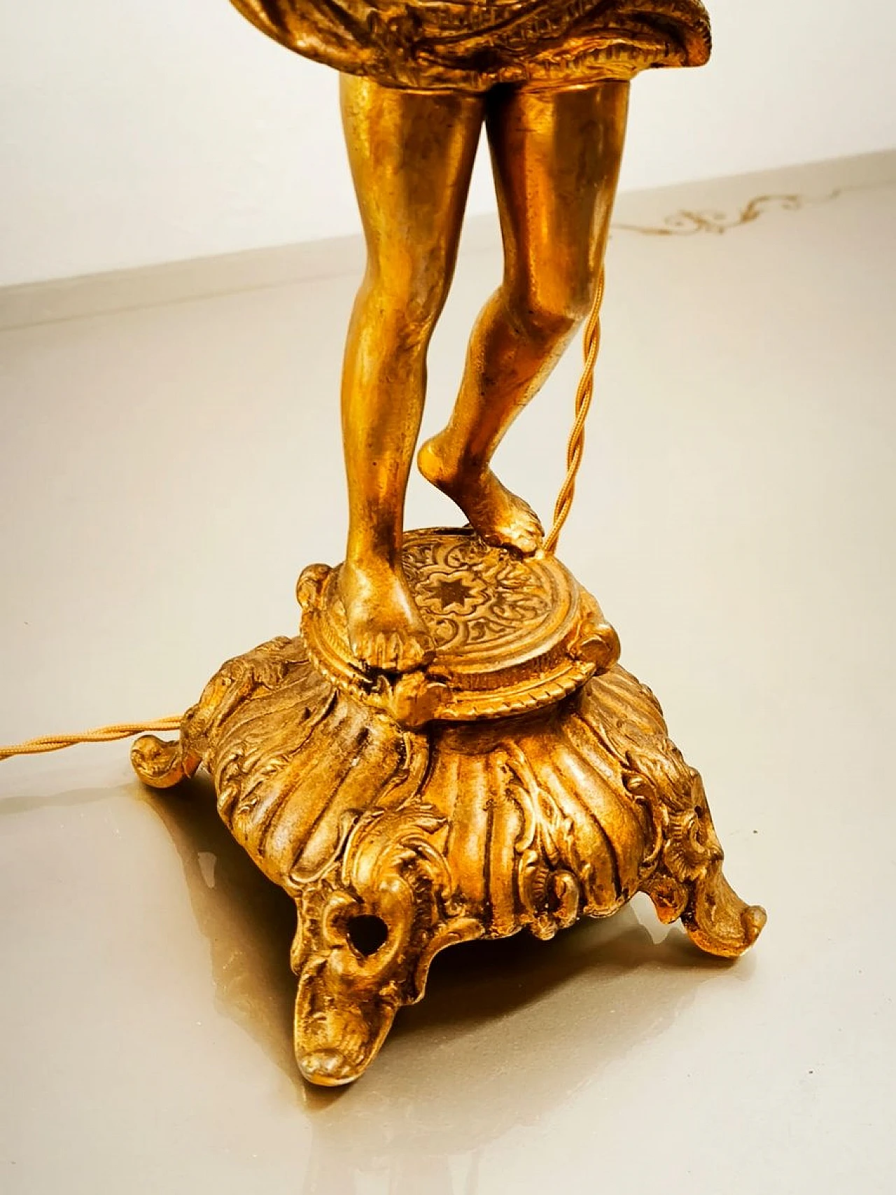 Six-light bronze Putto lamp, early 20th century 7