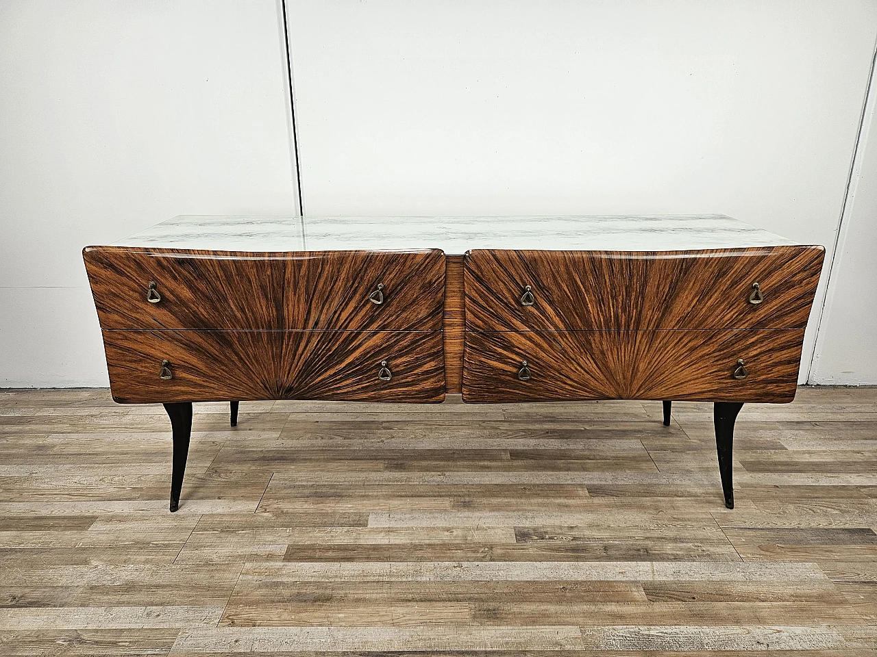 Credenza Mid Century a raggiera con piano in vetro, anni '50 1