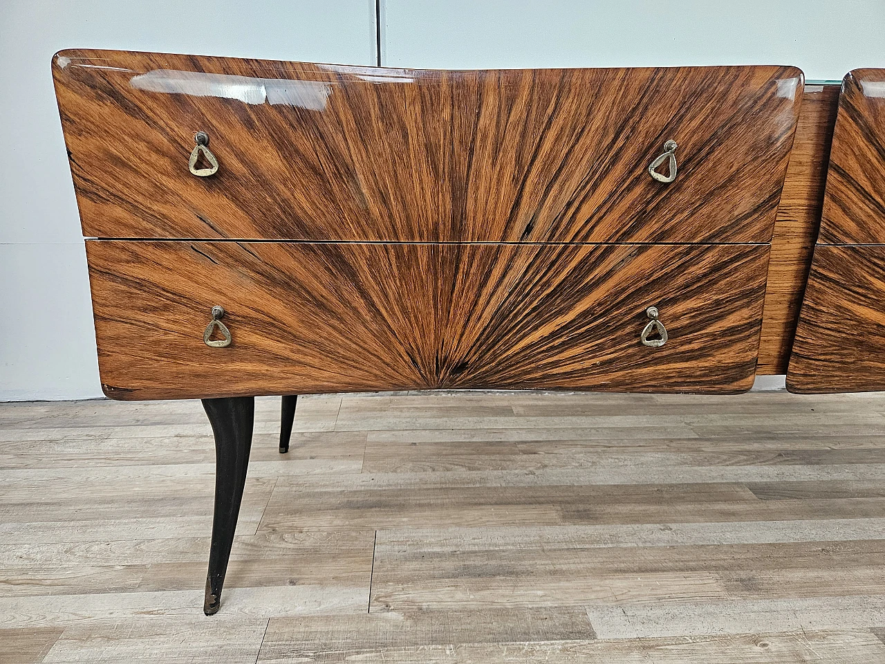 Credenza Mid Century a raggiera con piano in vetro, anni '50 12