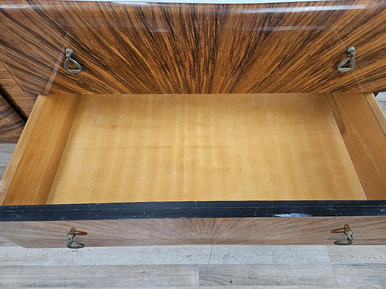 Credenza Mid Century a raggiera con piano in vetro, anni '50 26