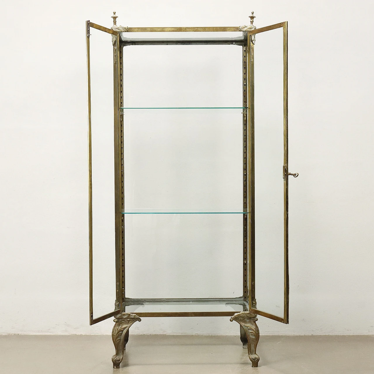 Brass & glass showcase with gilded bronze details and wavy feet 3