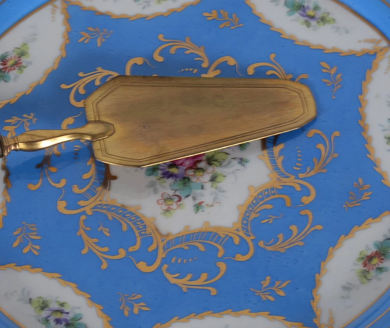 Porcelain centrepiece plate with cake shovel, 1950s 2