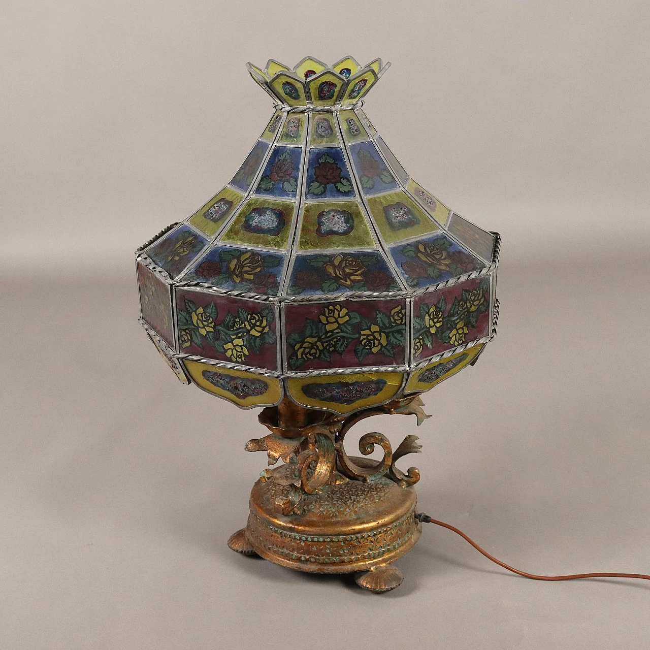 Table lamp in gilt metal and painted glass with floral motifs 1