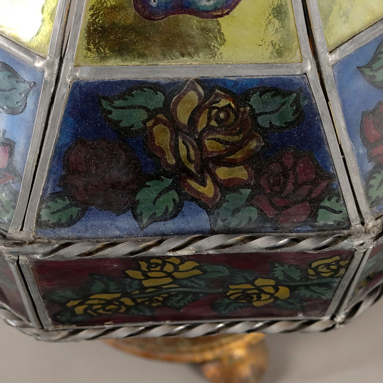 Table lamp in gilt metal and painted glass with floral motifs 5