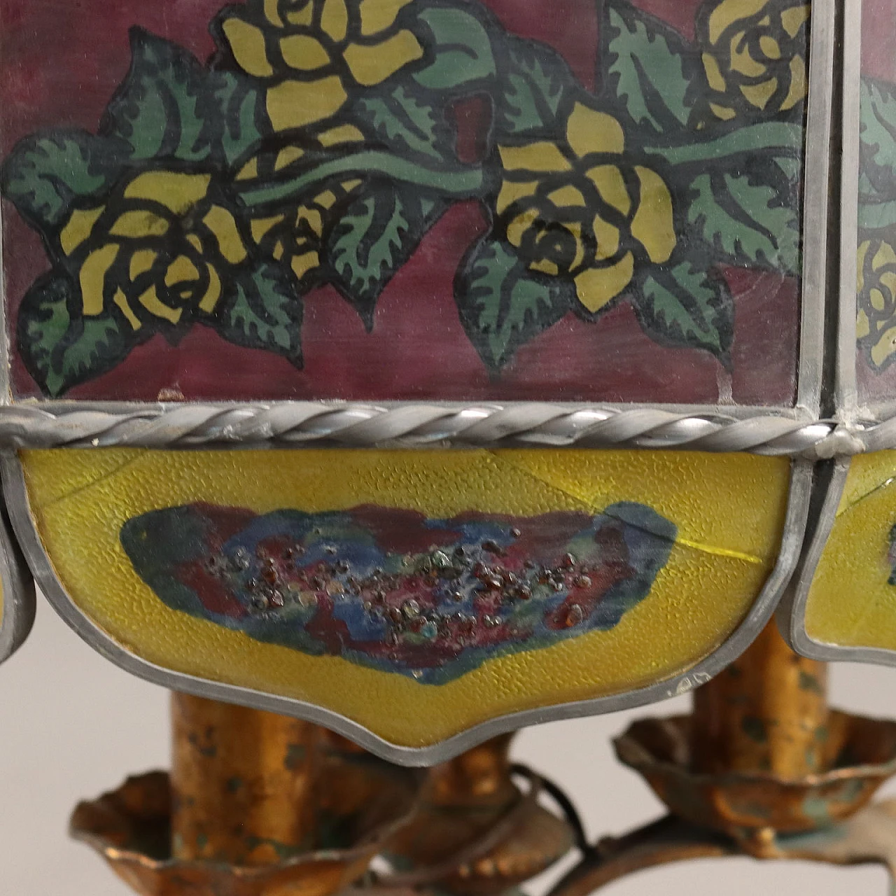 Table lamp in gilt metal and painted glass with floral motifs 6