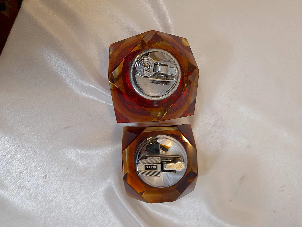 Two multifaceted table lighters in Murano glass, 1960s 6