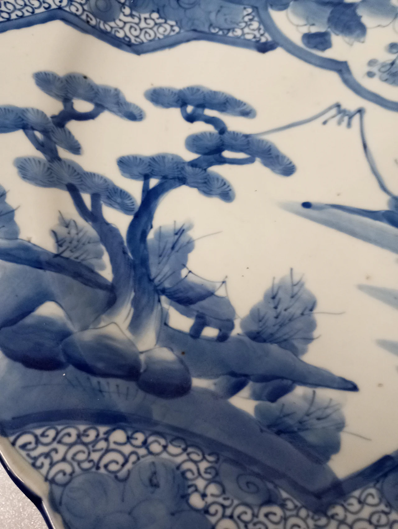 Large Japanese hand-painted ceramic plate, 19th century 8