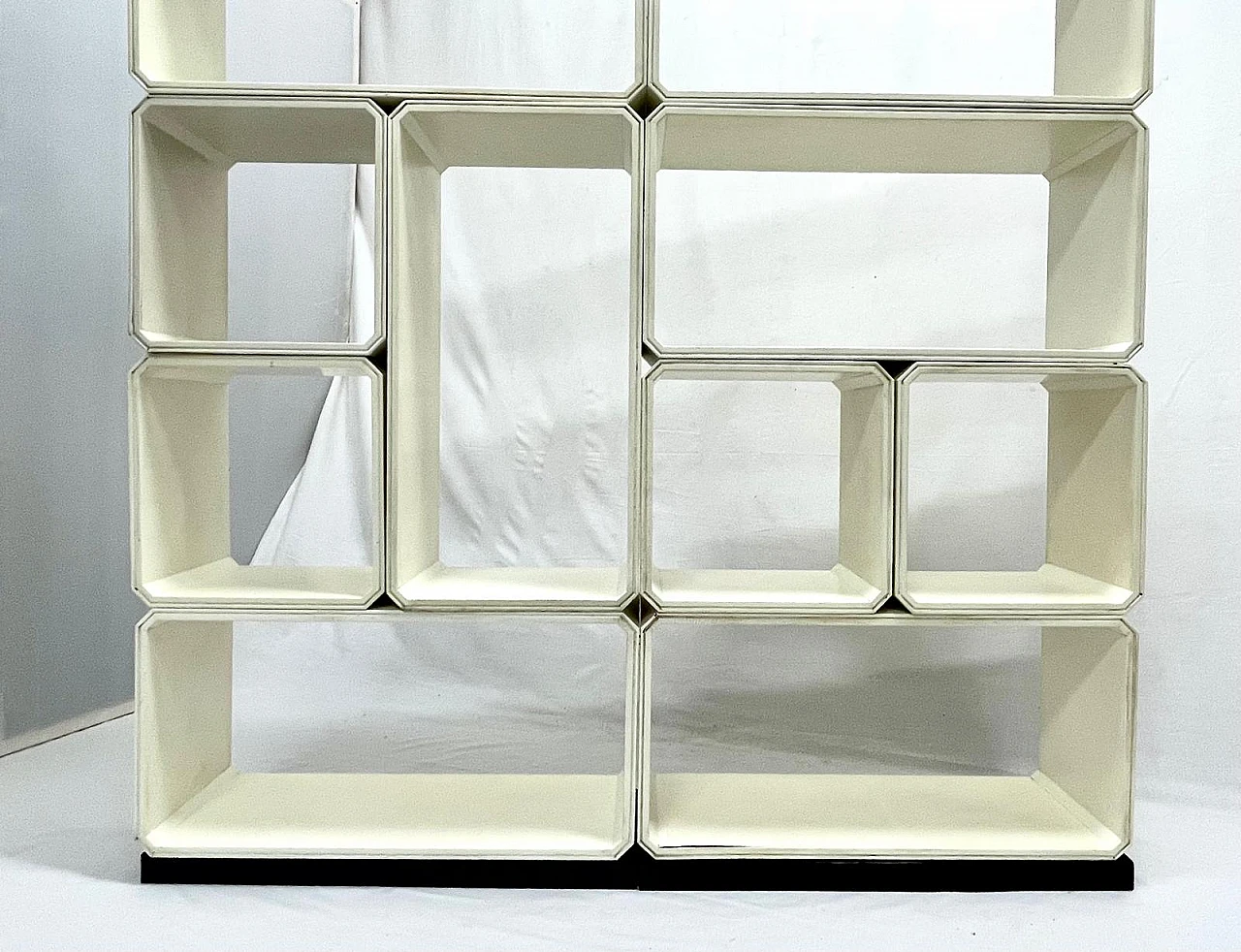 E105 Prisma Modular bookcase by Edorado Vittoria for Tecno, 1964 3