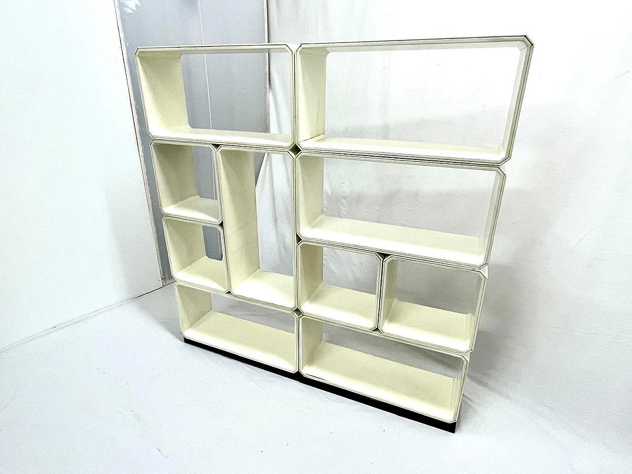 E105 Prisma Modular bookcase by Edorado Vittoria for Tecno, 1964 4