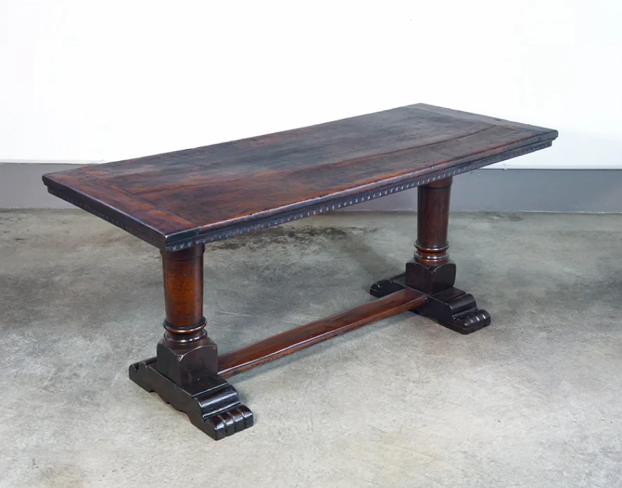 Solid walnut table, 18th century 1