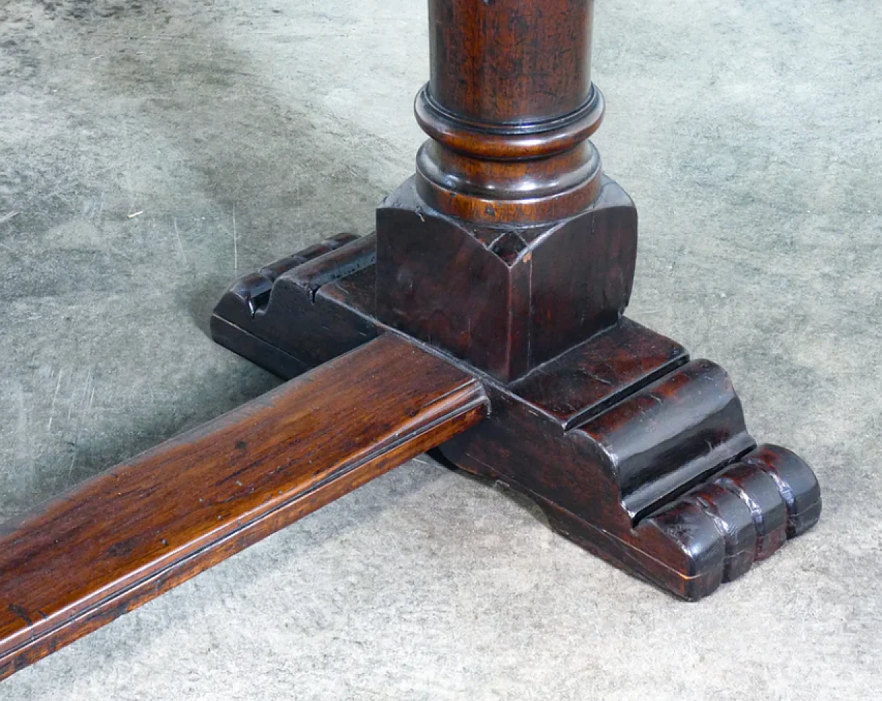 Solid walnut table, 18th century 7