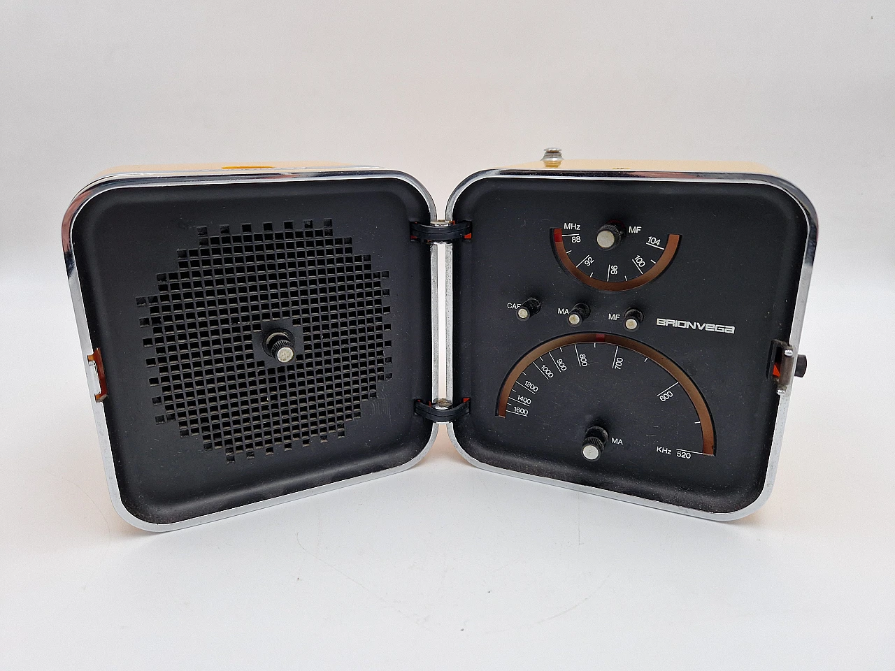 Radio 502 cubo gialla di Marco Zanuso per Brionvega, anni '60 7