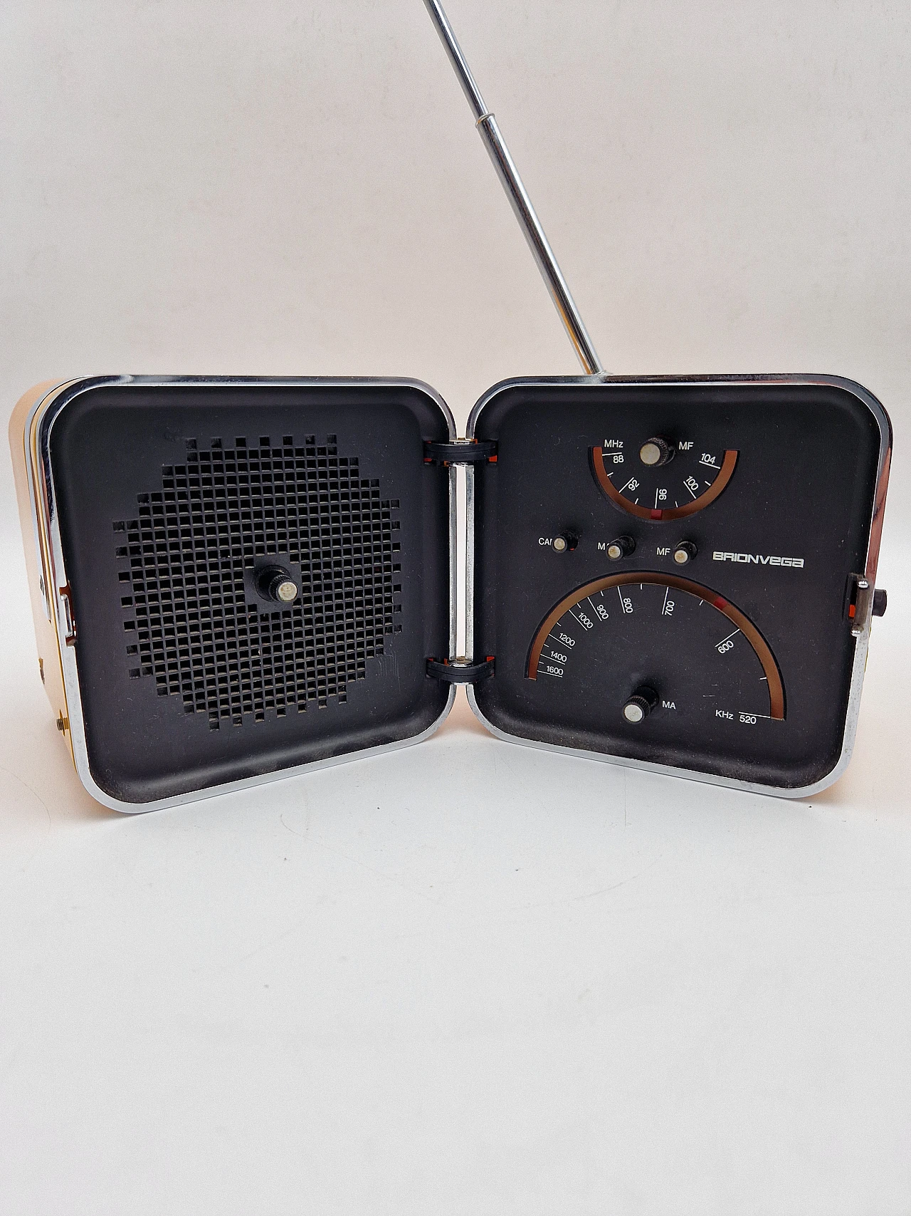 Radio 502 cubo gialla di Marco Zanuso per Brionvega, anni '60 11