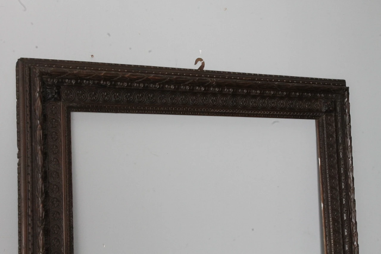 Large antique carved frame in dark solid walnut, 19th century 2