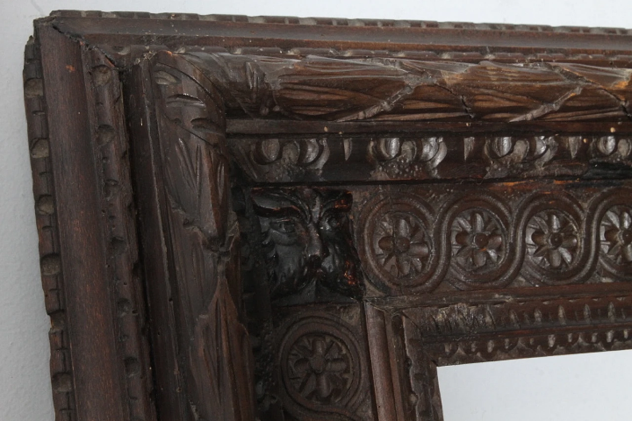 Large antique carved frame in dark solid walnut, 19th century 4