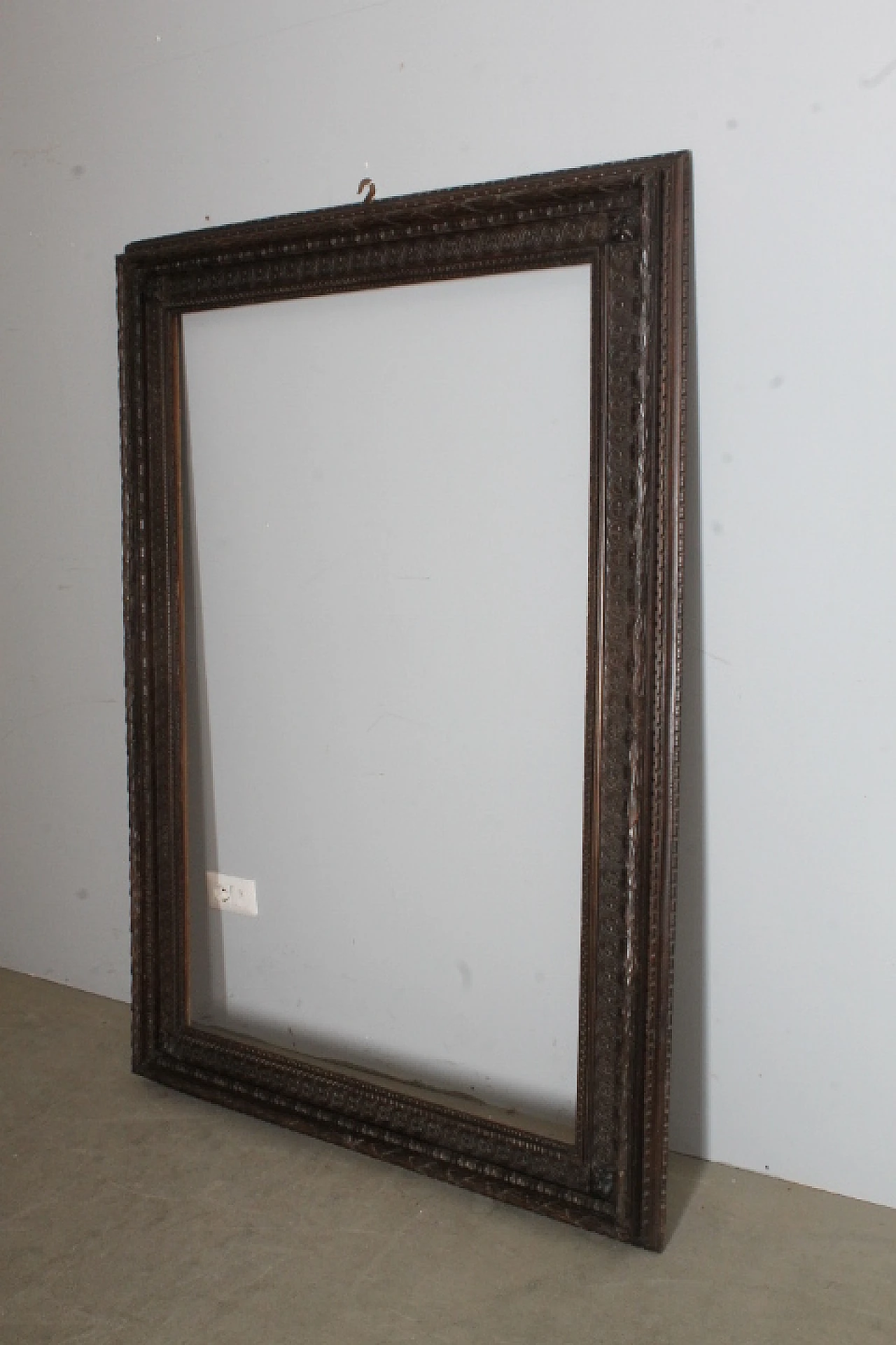 Large antique carved frame in dark solid walnut, 19th century 11