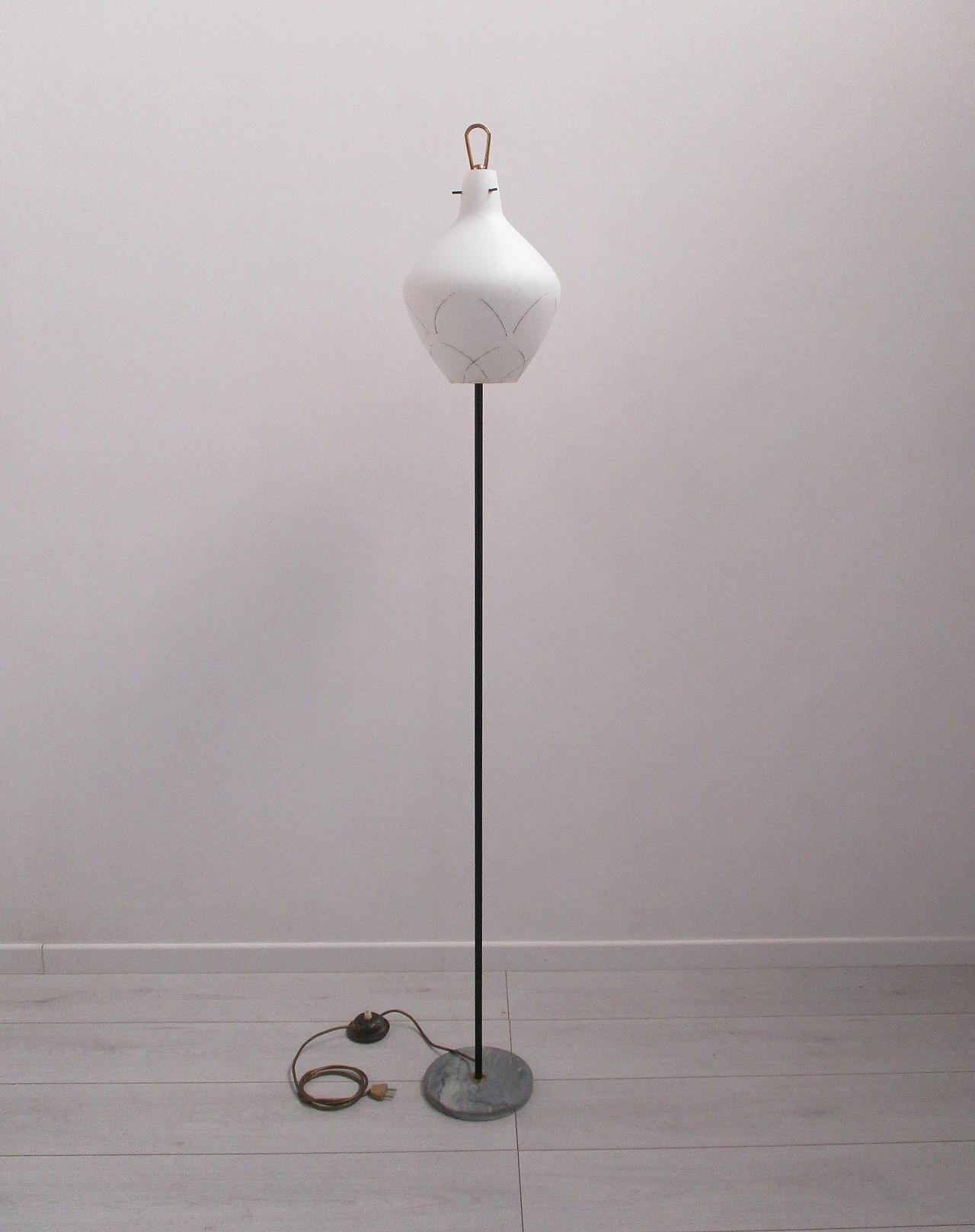 Stilnovo floor lamp in brass and opaline glass, 1950s 1