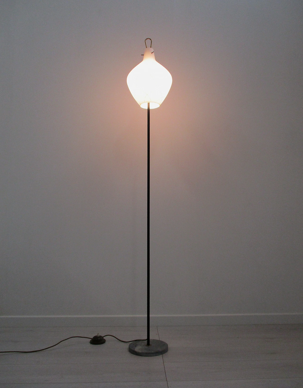 Stilnovo floor lamp in brass and opaline glass, 1950s 5