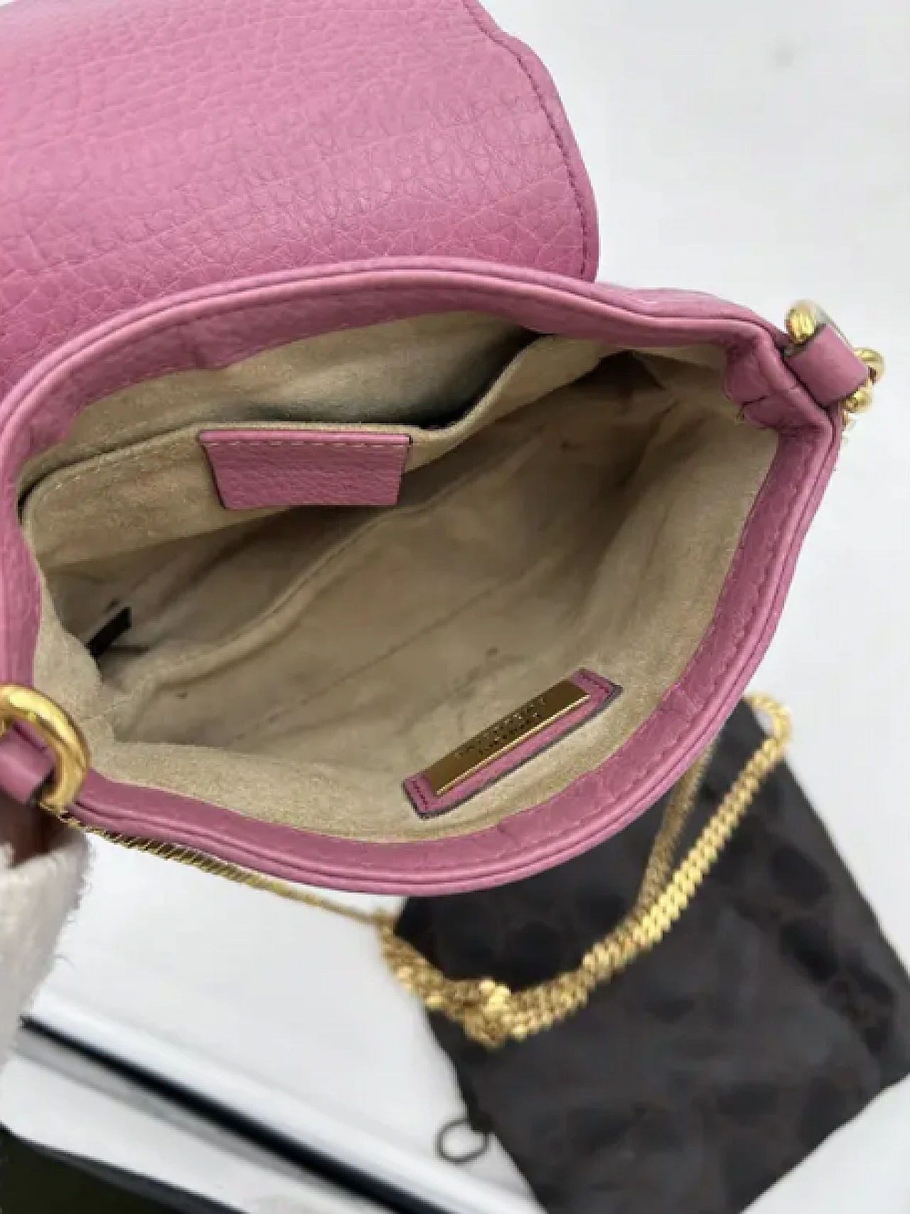 Pink leather shoulder bag by Gucci, 2000s 10