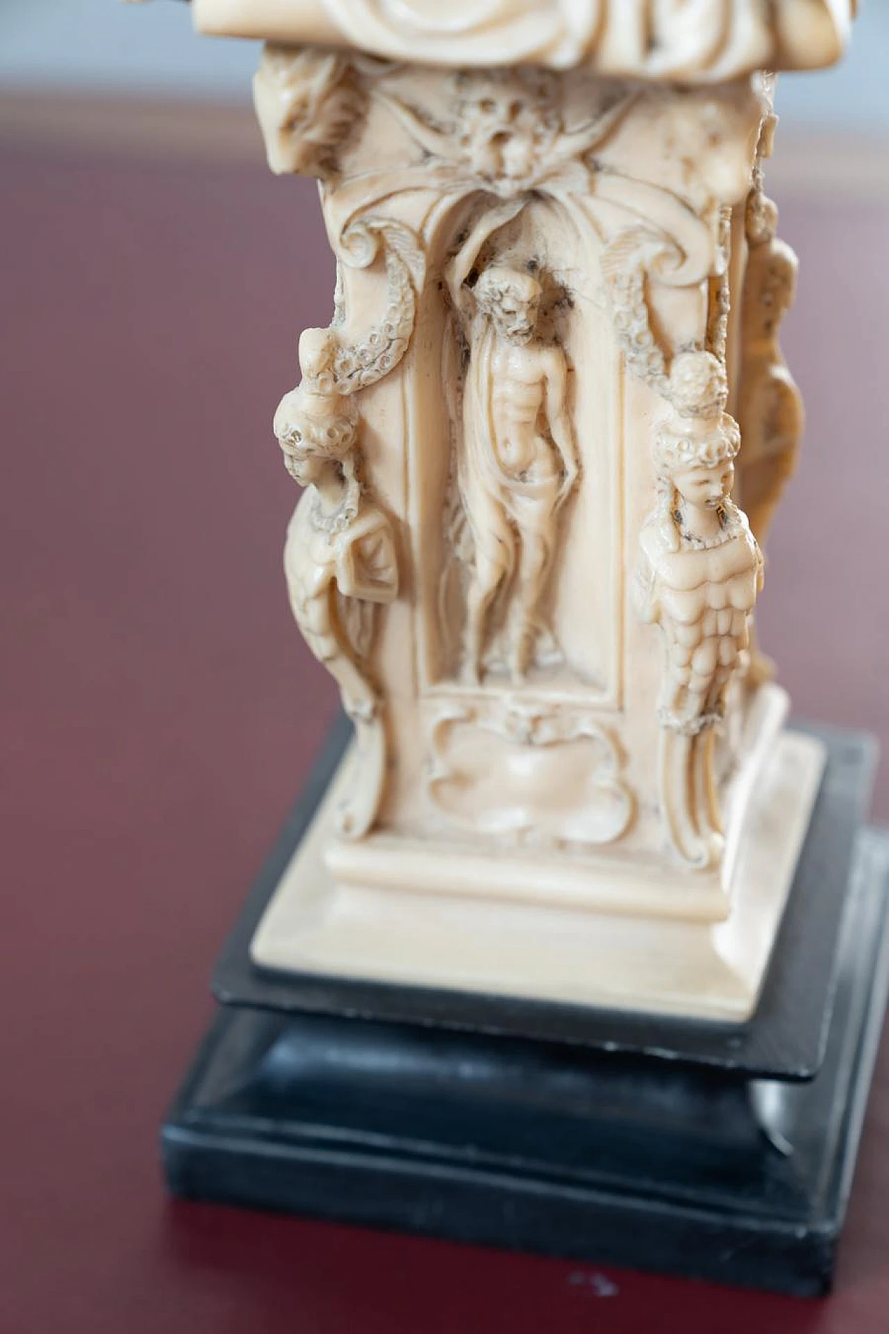 Pair of classical art figures in resin imitation Ivory, 1970s 8