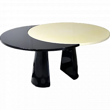 Round table in white lacquered wood, 1980s