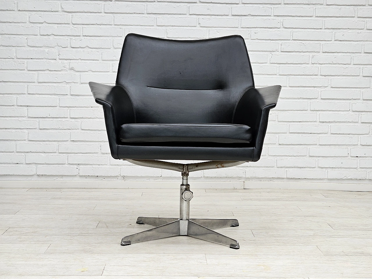 Scandinavian swivel chair, 1960s 1