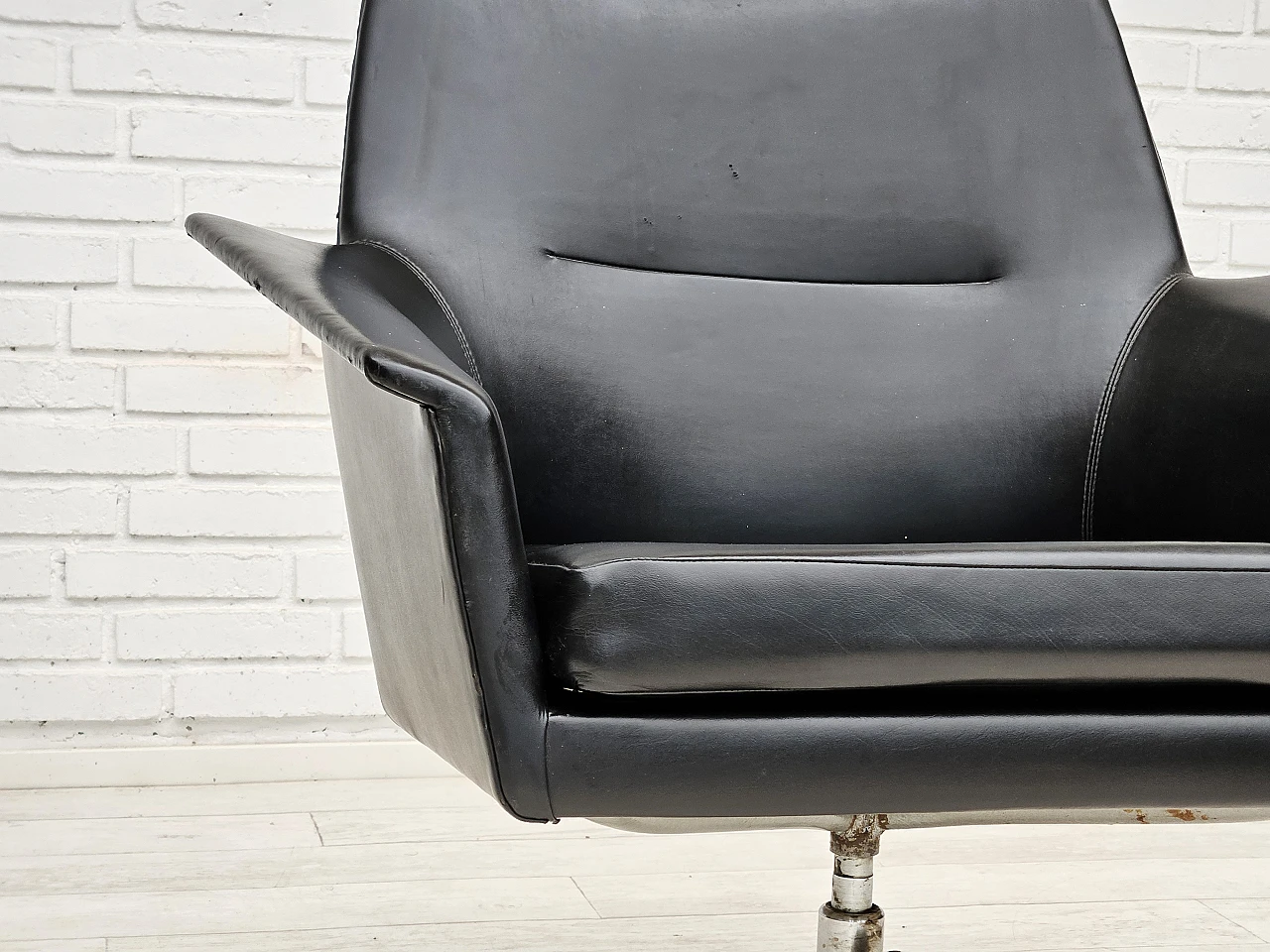 Scandinavian swivel chair, 1960s 3