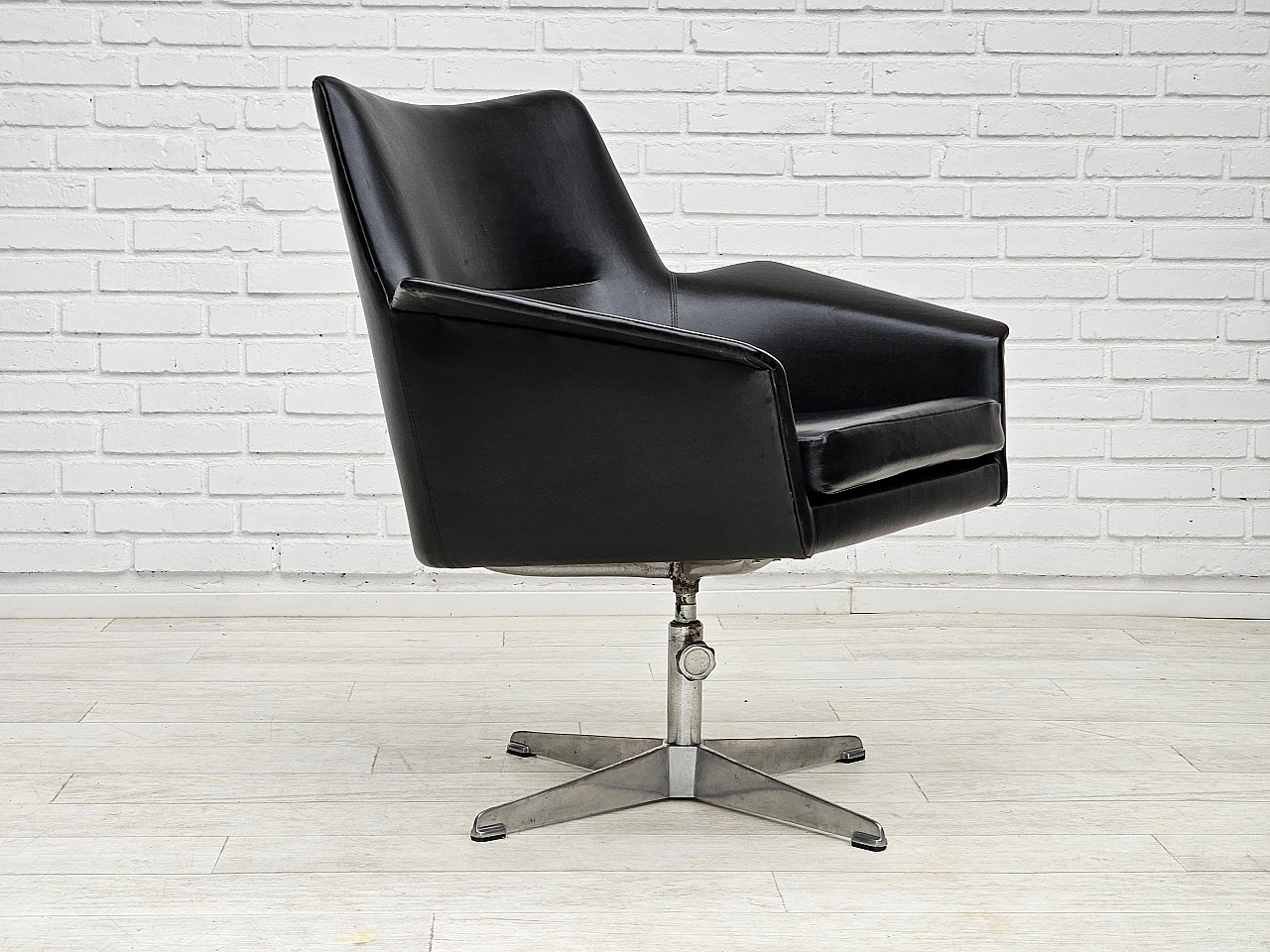 Scandinavian swivel chair, 1960s 5