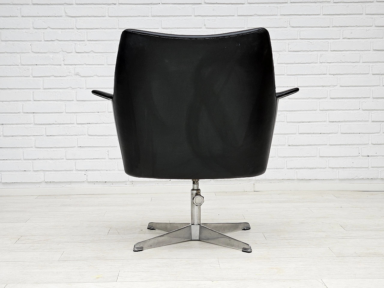 Scandinavian swivel chair, 1960s 7