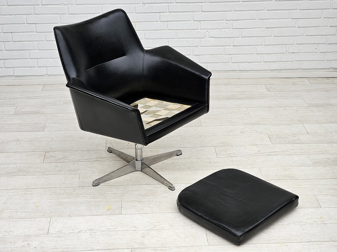 Scandinavian swivel chair, 1960s 13