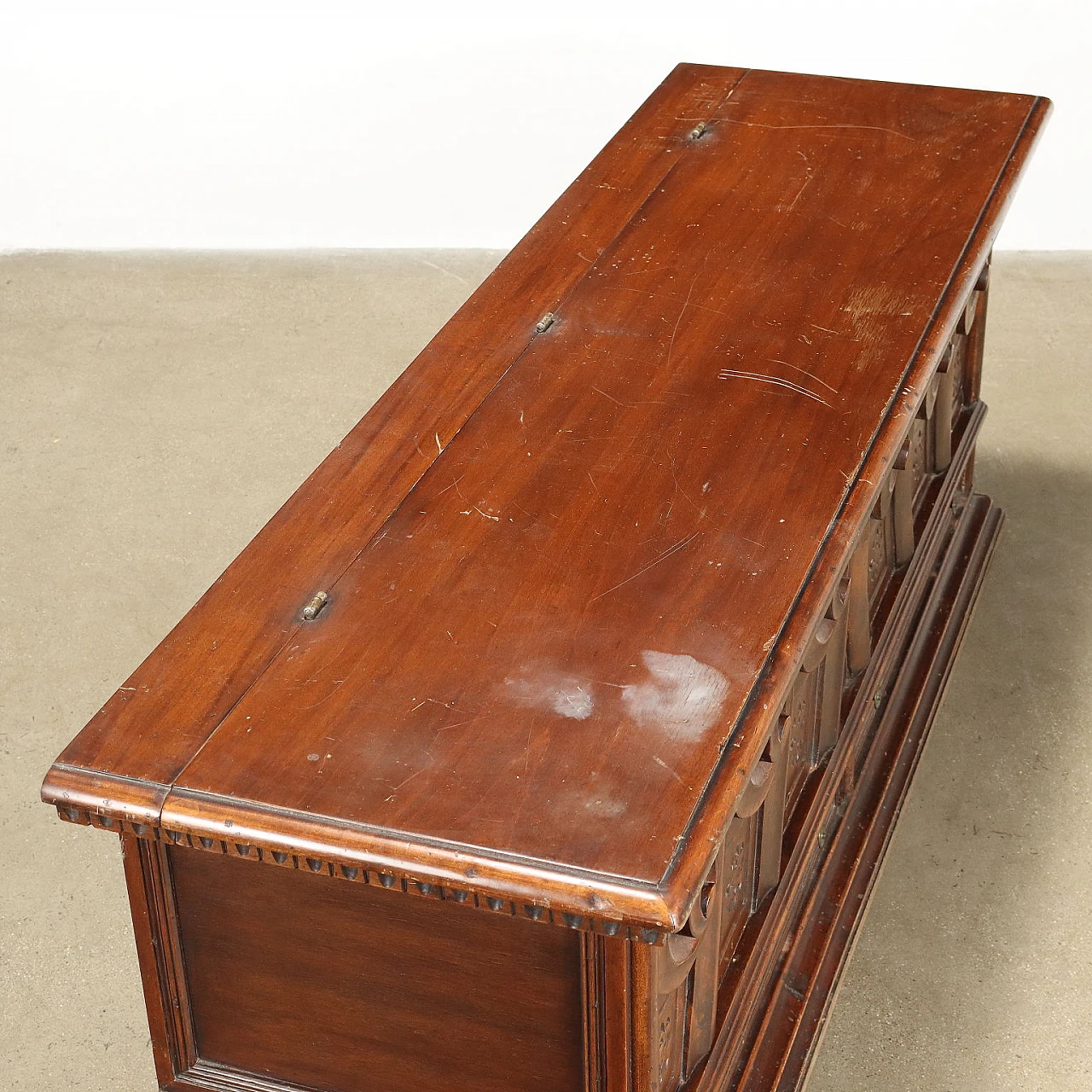 Mahogany chest of drawers with 3 drawers, late 20th century 9