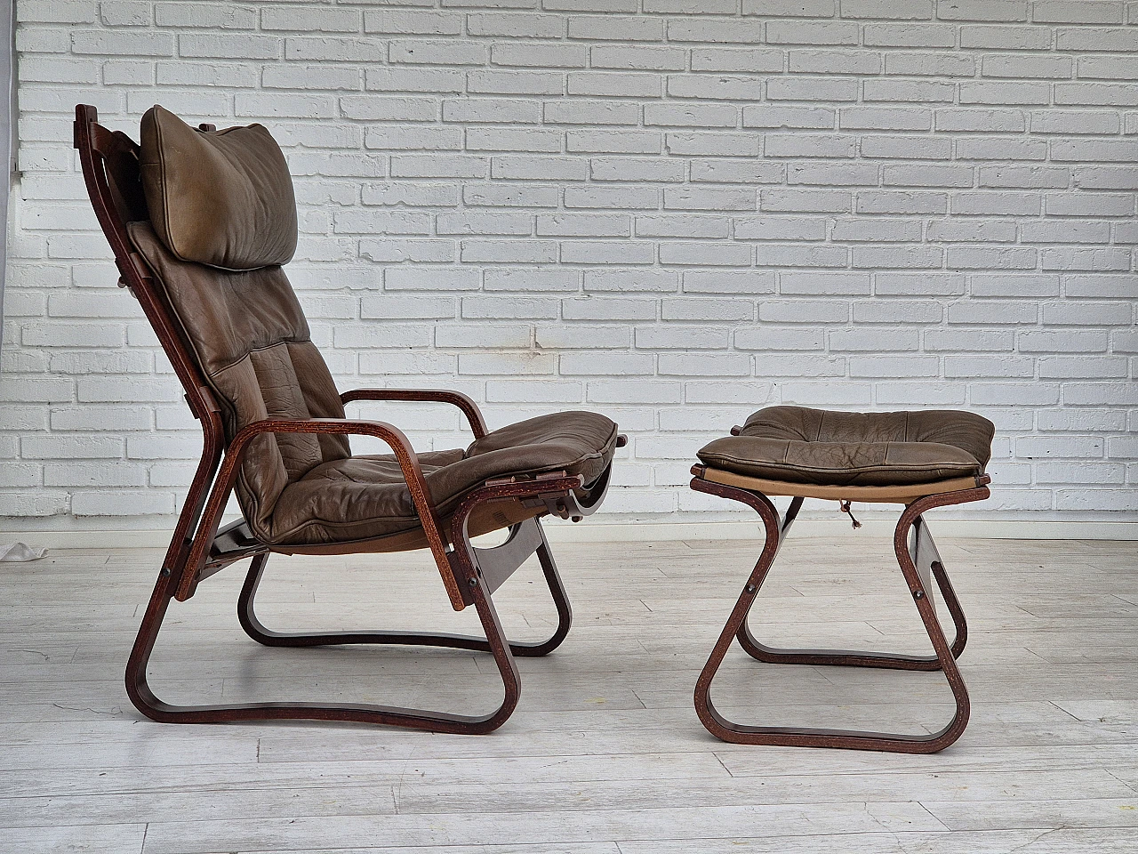 Norwegian lounge chair, with footrest, 1970s 1