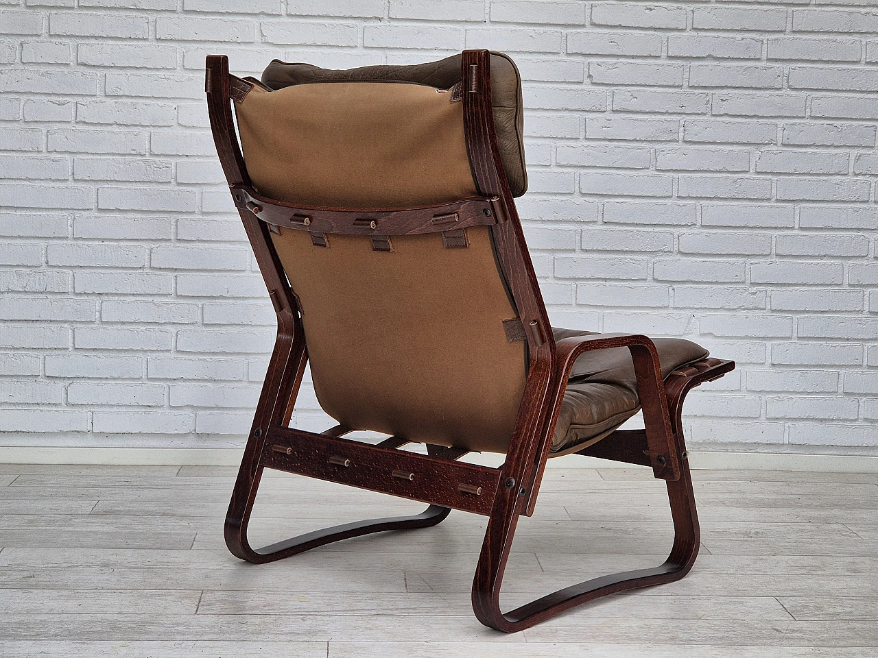 Norwegian lounge chair, with footrest, 1970s 13