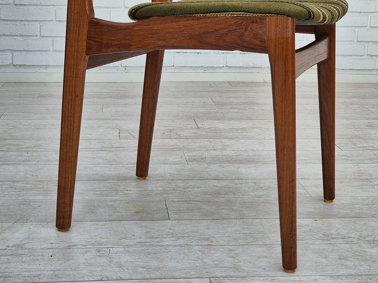 4 Danish teak chairs, 1960s 5