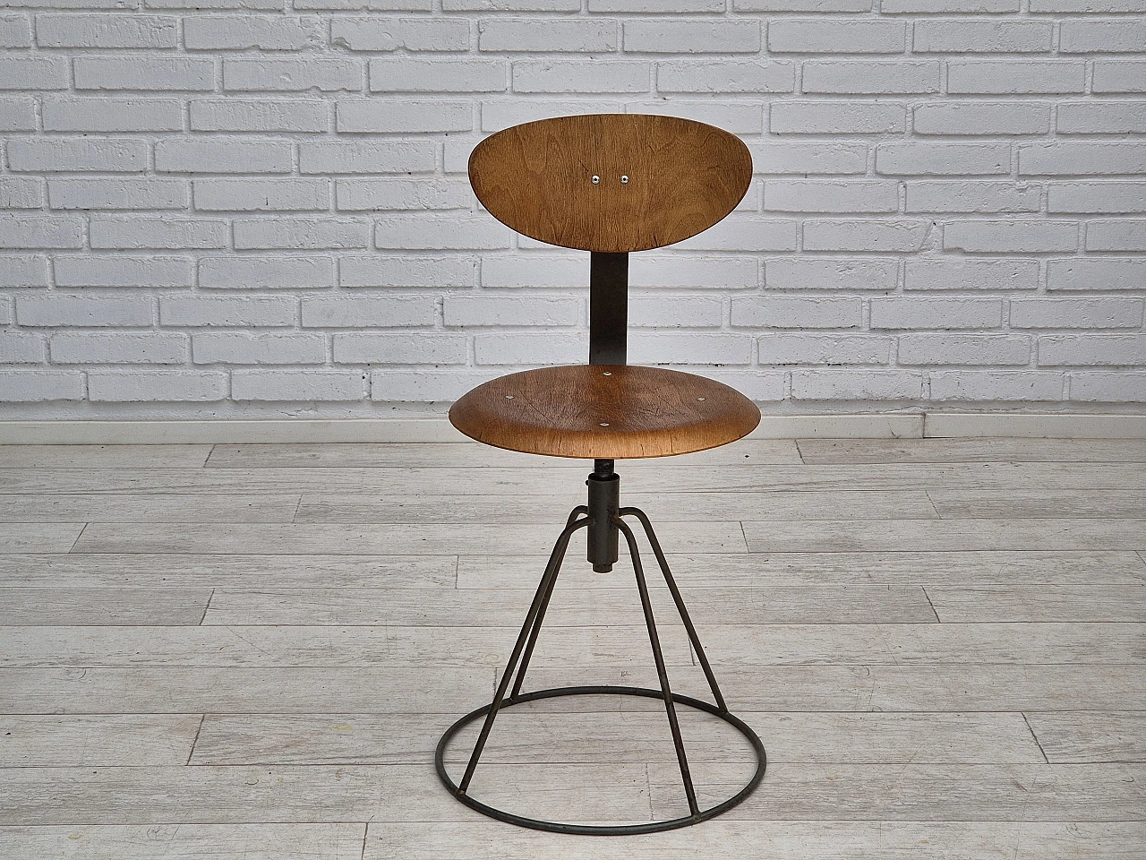 1960s, Swedish swivel chair, original condition, bent plywood. 6