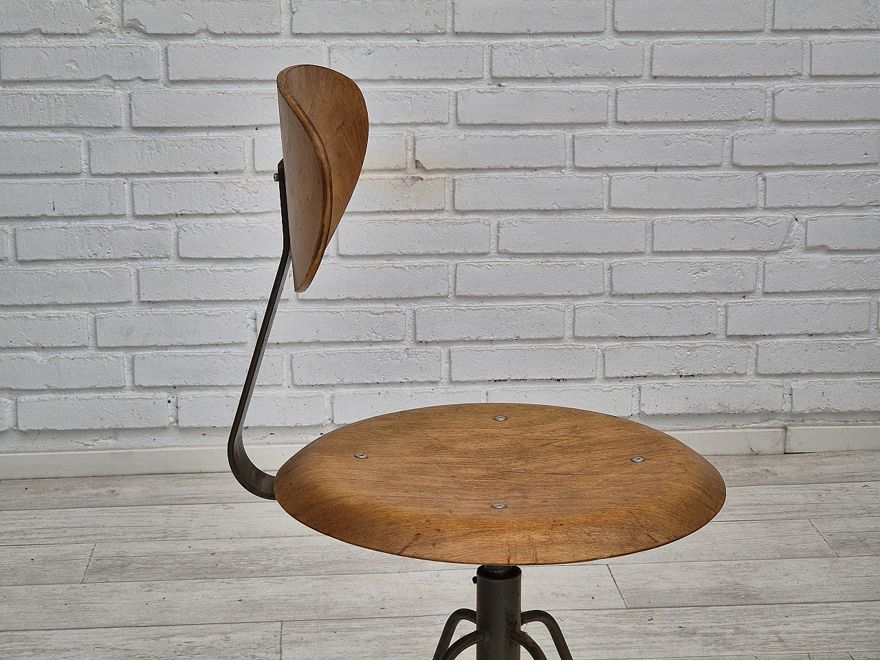 1960s, Swedish swivel chair, original condition, bent plywood. 10