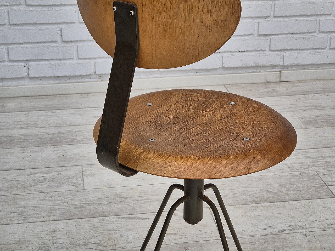 1960s, Swedish swivel chair, original condition, bent plywood. 12