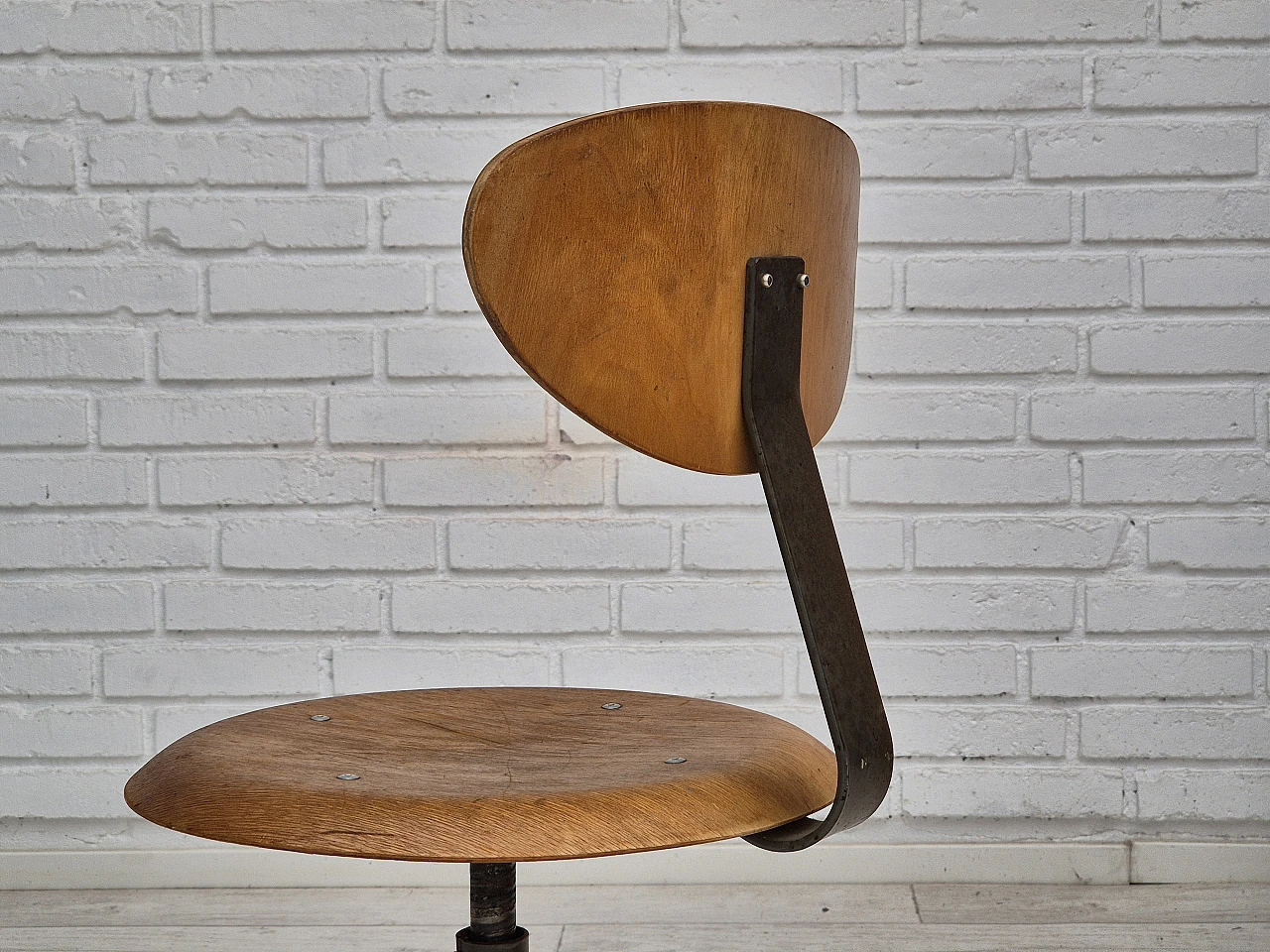 1960s, Swedish swivel chair, original condition, bent plywood. 14