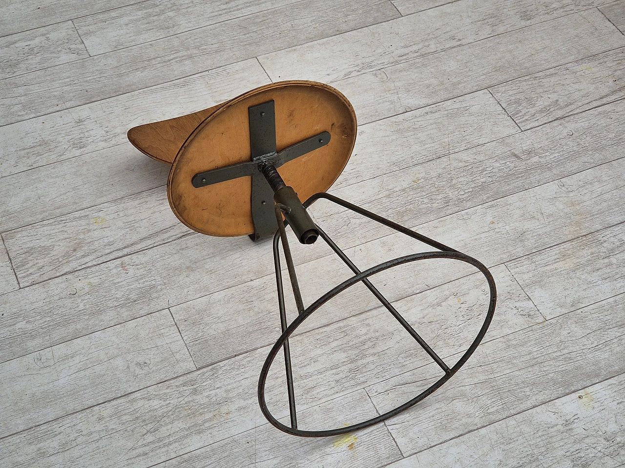 1960s, Swedish swivel chair, original condition, bent plywood. 16