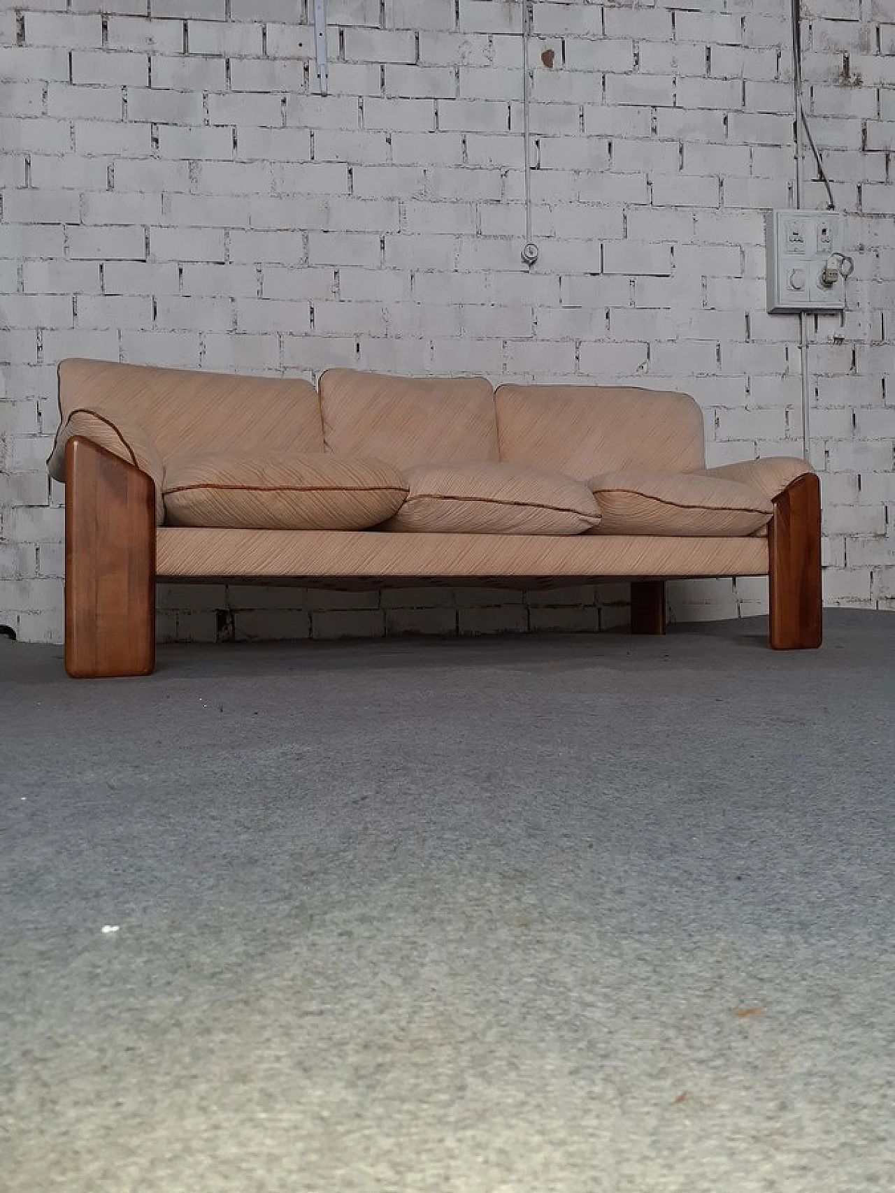 Sapporo sofa by Mobilgirgi, 70s 10