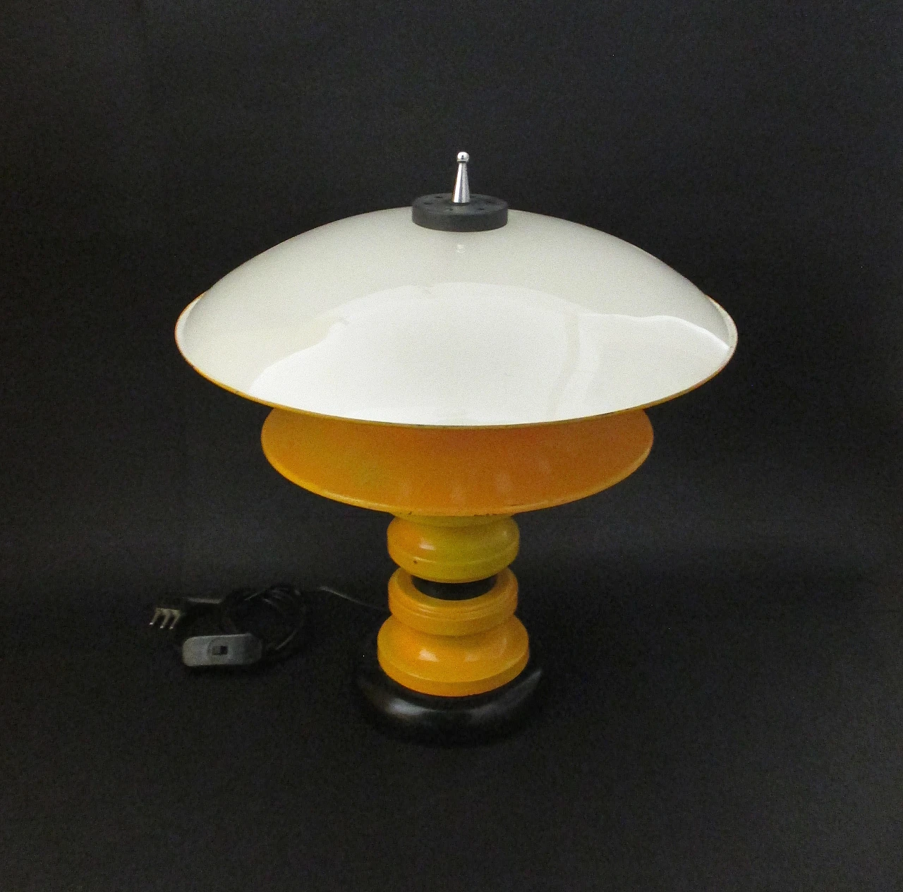 Lampada da tavolo Space Age in metallo e vetro opalino, anni '60 2