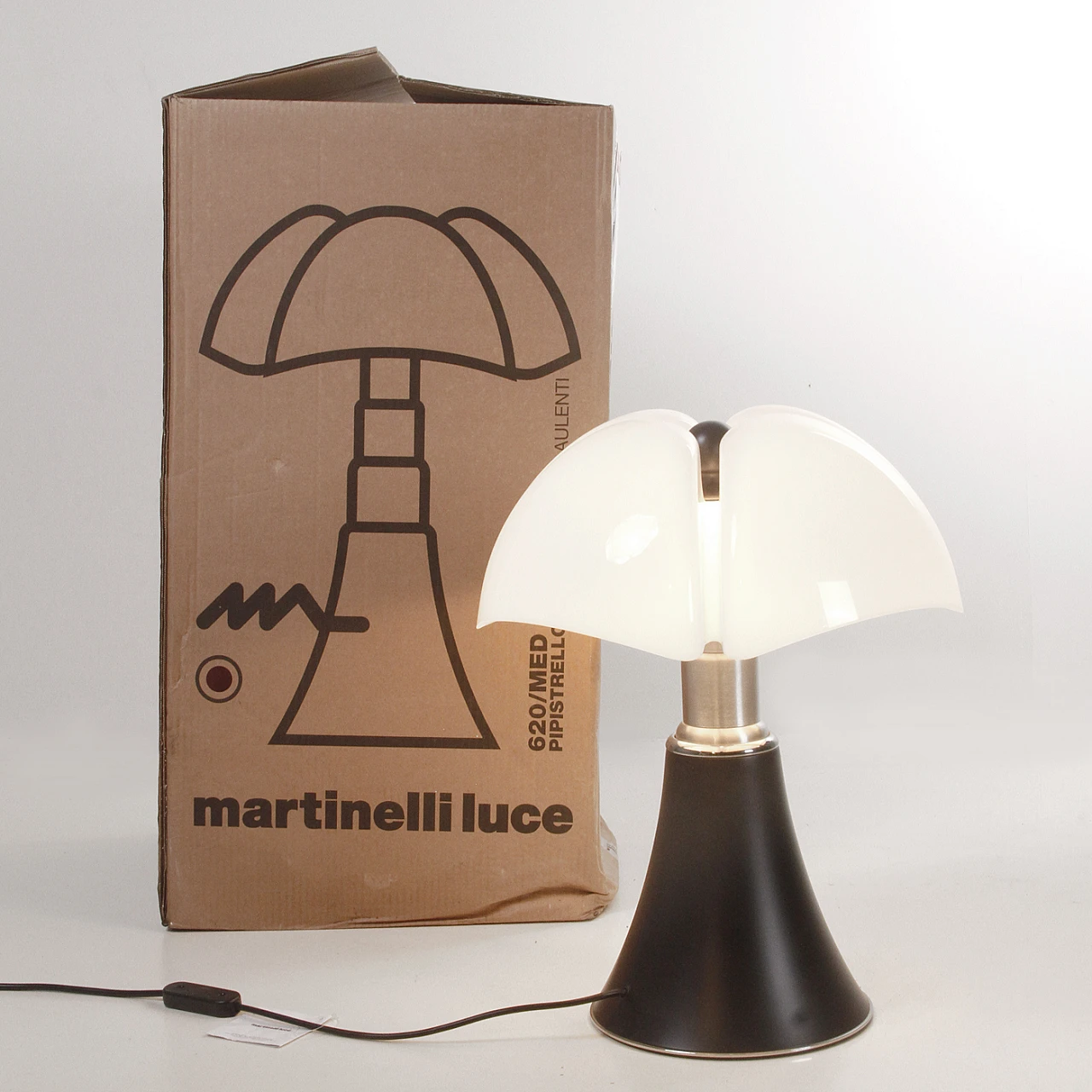 Lampada Pipistrello di Gae Aulenti per Martinelli Luce, fine '900 9