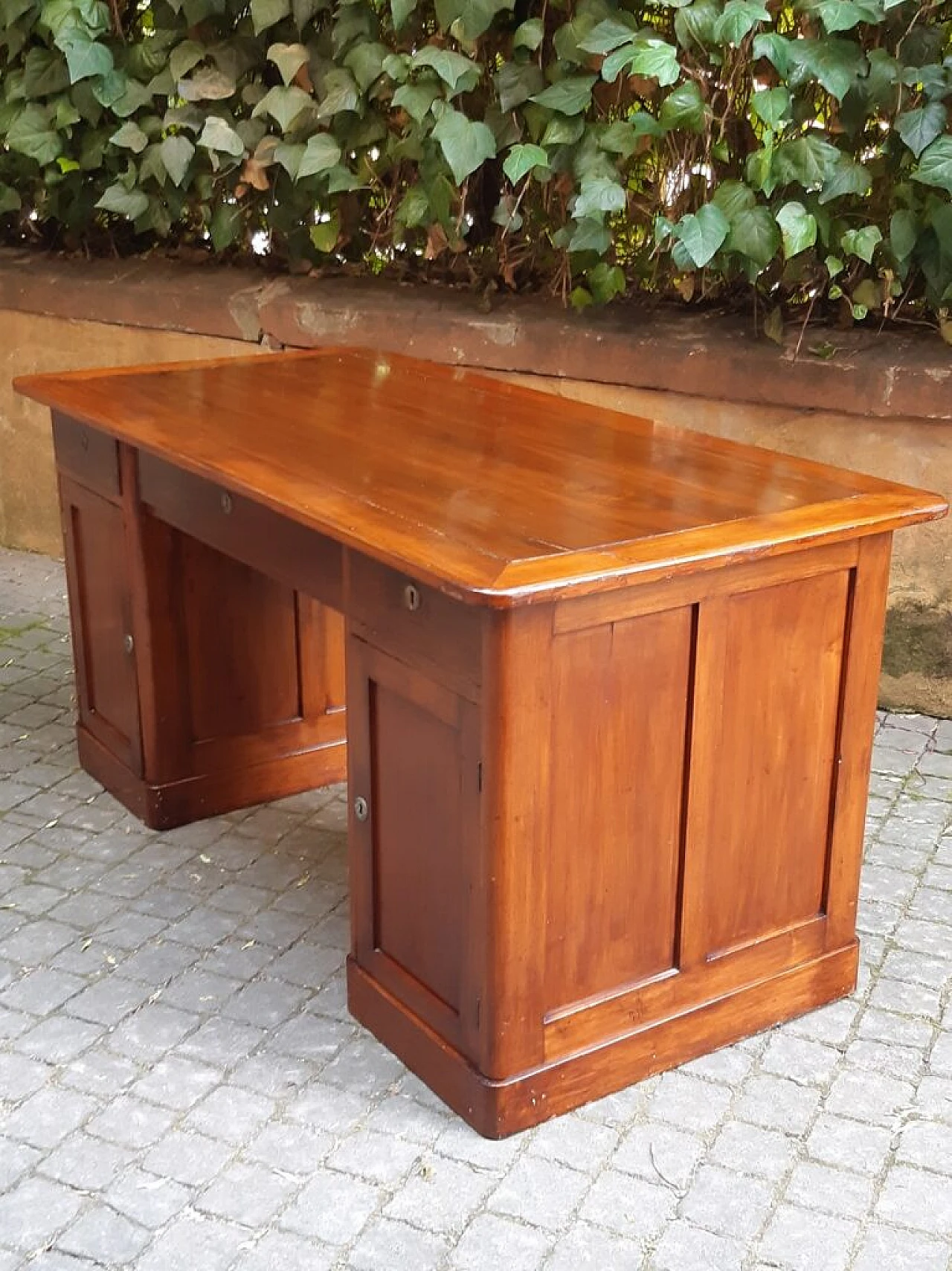 Emilian walnut and cherry desk, 19th century 3