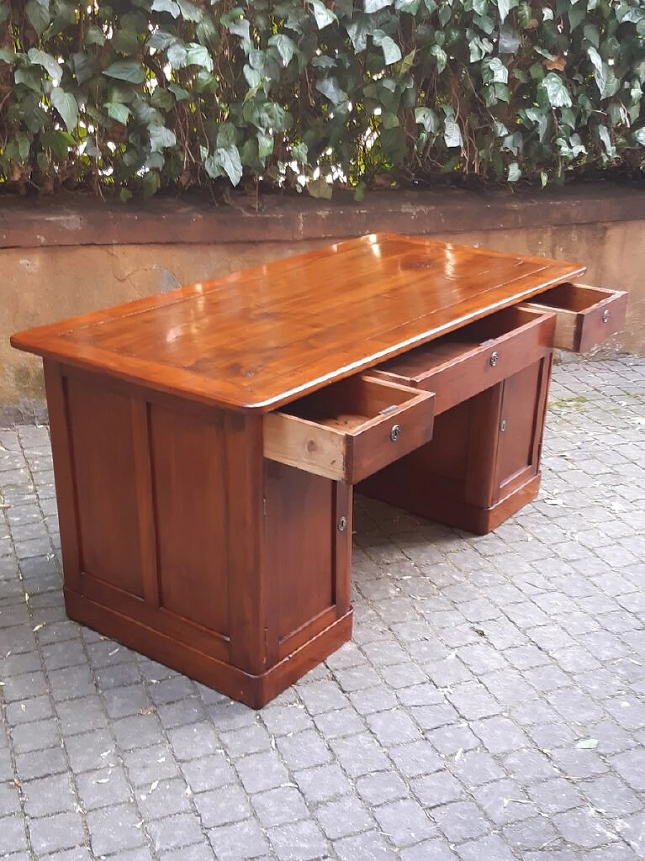 Emilian walnut and cherry desk, 19th century 5