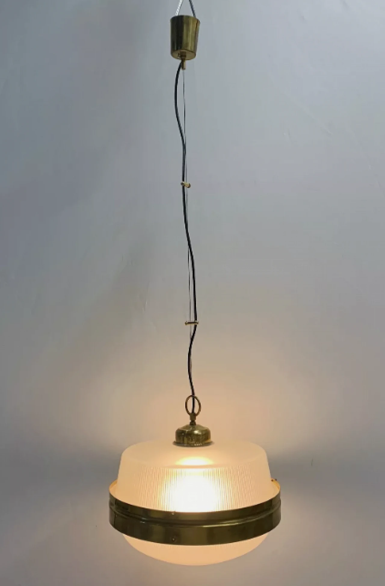 Lampadario in vetro e ottone di Artemide, anni '60 1