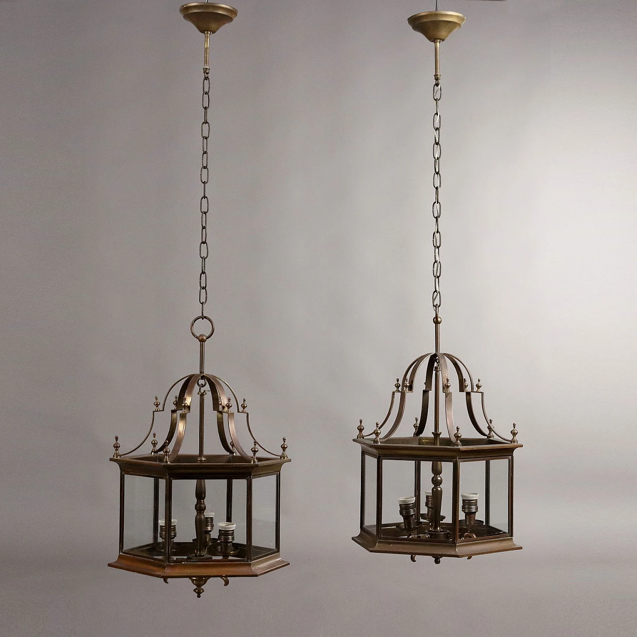 Pair of lanterns in sheet metal and glass, late 20th century 1