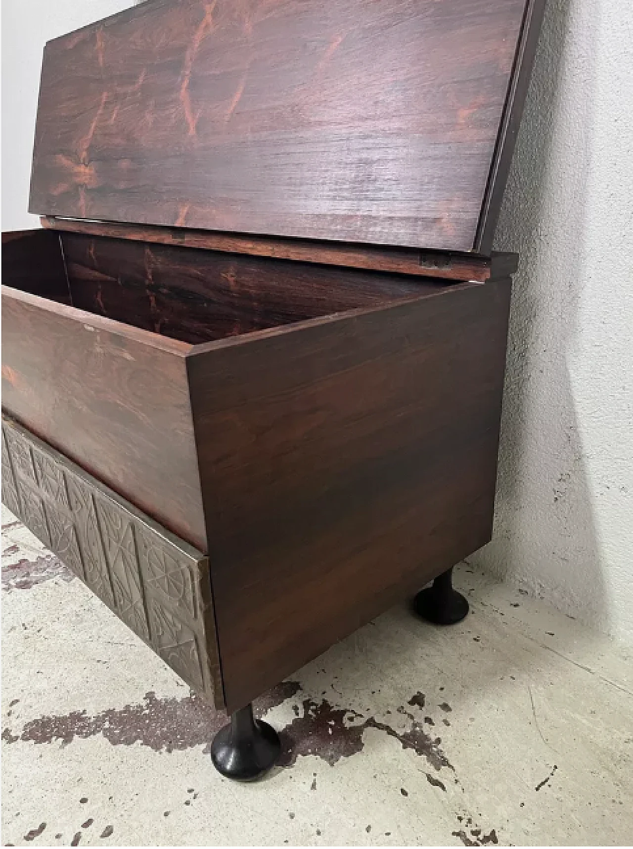 Mirror and chest in wood and enamelled copper, 1950s 5