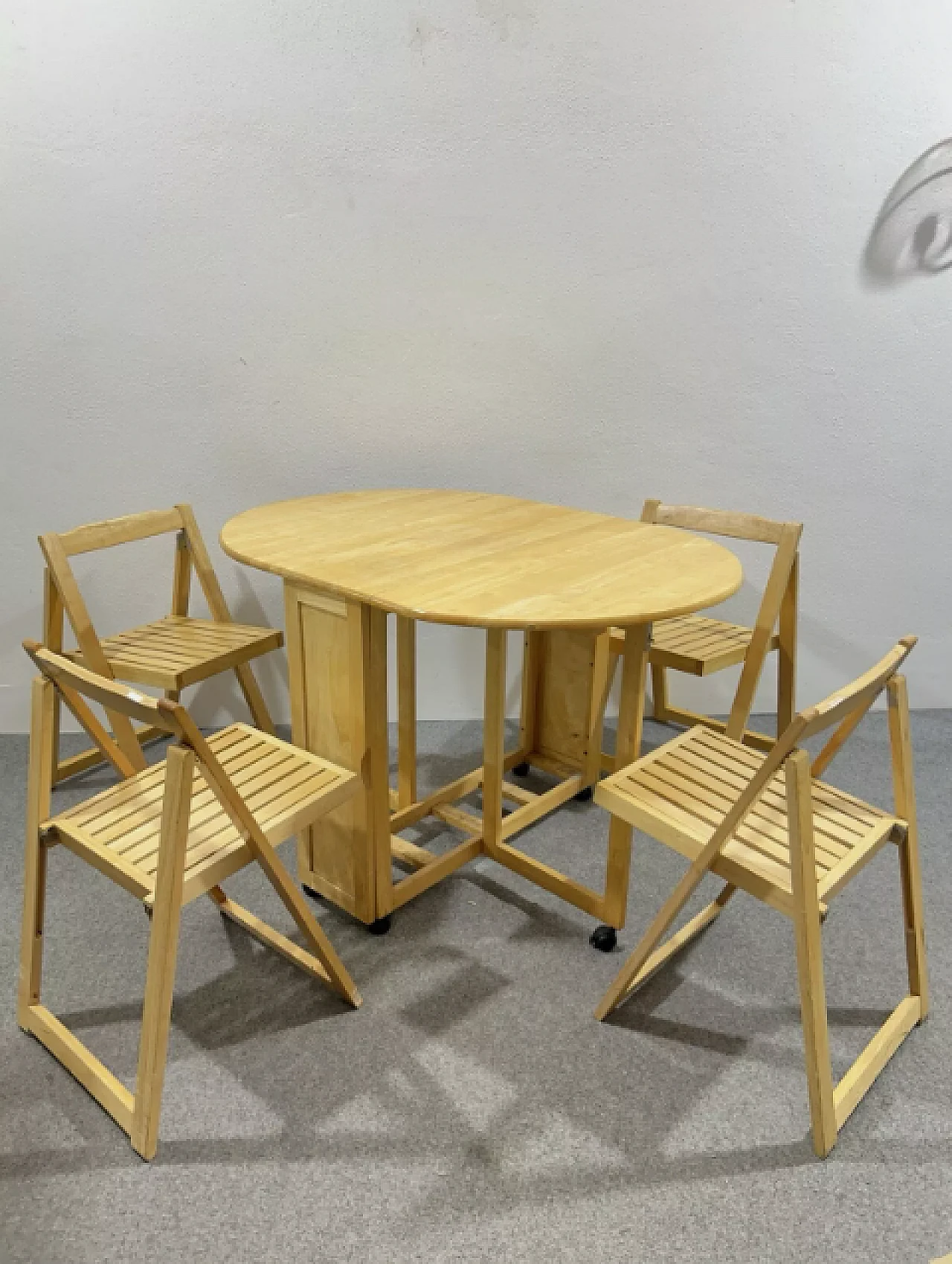 Wooden garden table with 4 chairs, late 20th century 1