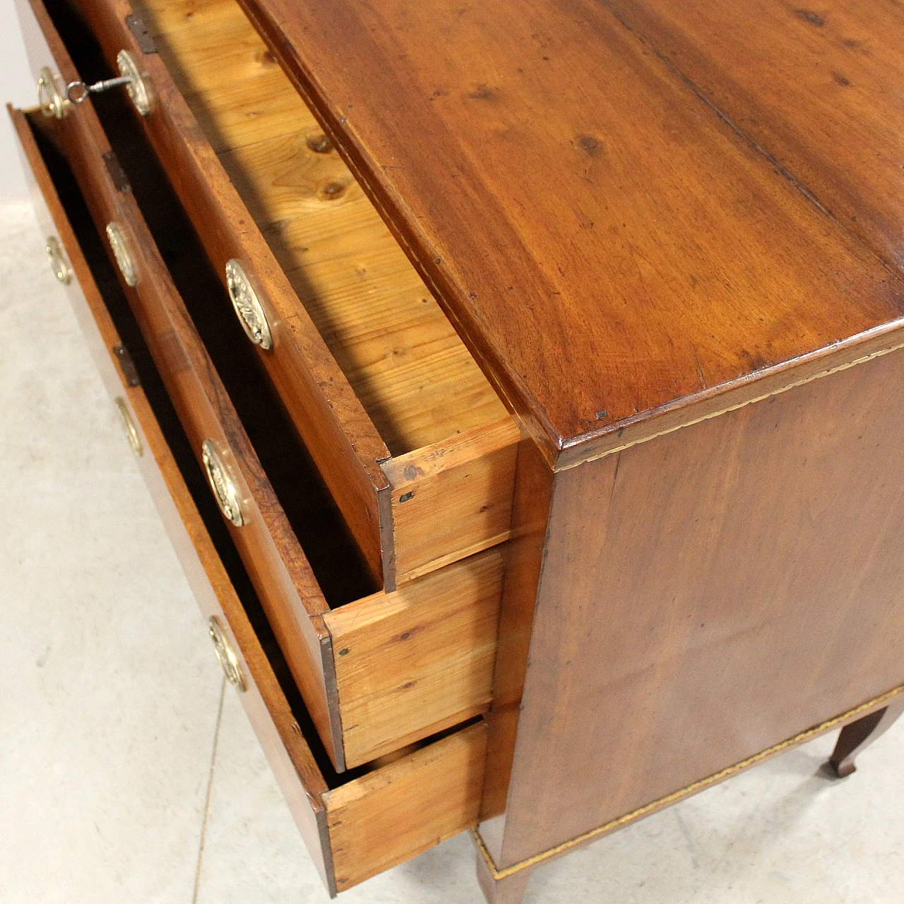 Direttorio chest of drawers in walnut, late 18th century 1