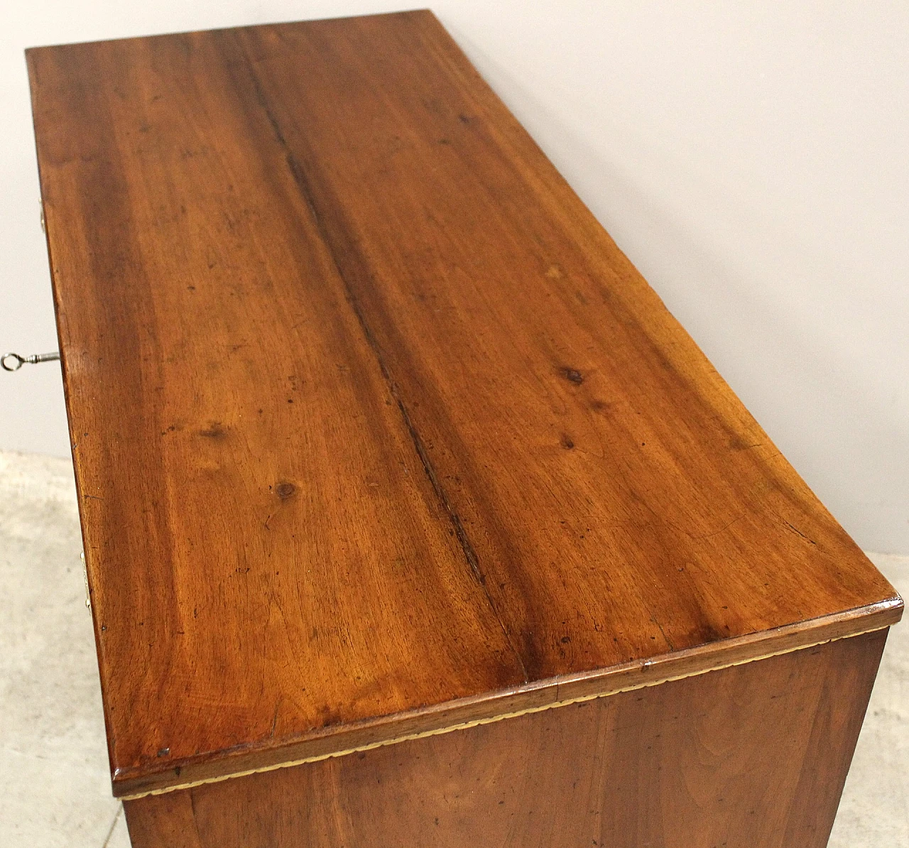 Direttorio chest of drawers in walnut, late 18th century 2